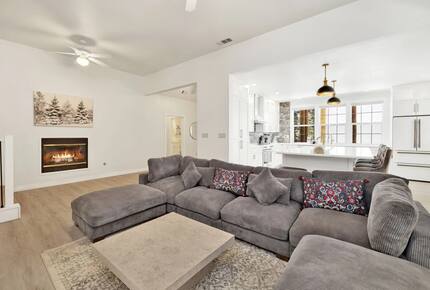 Large Alpine Retreat in Castle Glen Estates - Big Bear Lake, California