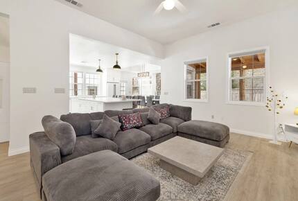 Large Alpine Retreat in Castle Glen Estates - Big Bear Lake, California