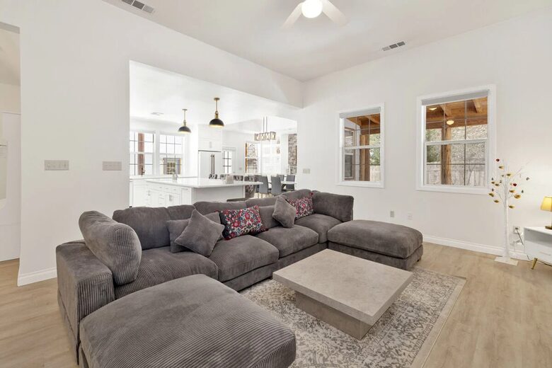 Large Alpine Retreat in Castle Glen Estates - Big Bear Lake, California