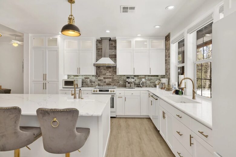 Large Alpine Retreat in Castle Glen Estates - Big Bear Lake, California