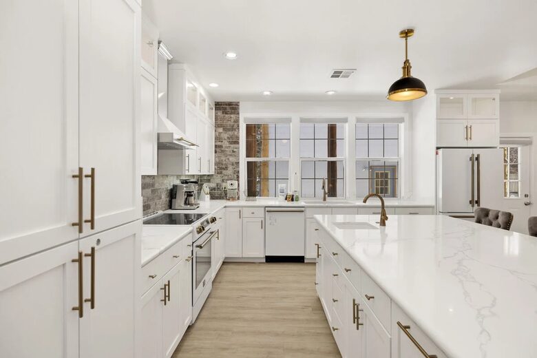 Large Alpine Retreat in Castle Glen Estates - Big Bear Lake, California