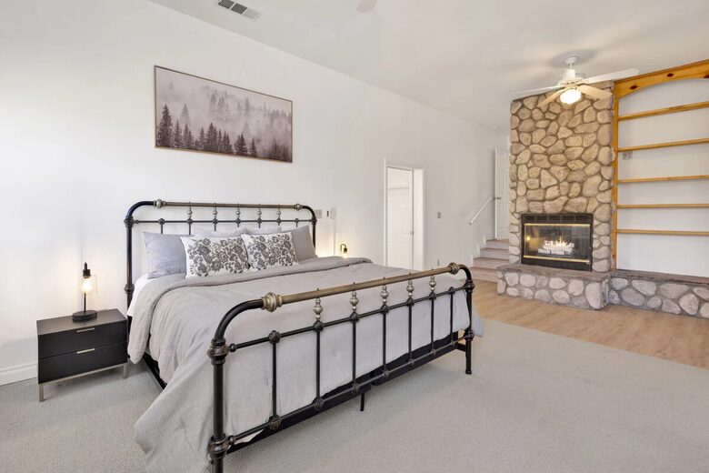 Large Alpine Retreat in Castle Glen Estates - Big Bear Lake, California