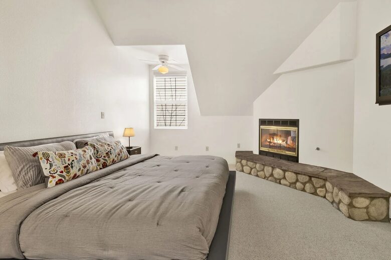 Large Alpine Retreat in Castle Glen Estates - Big Bear Lake, California