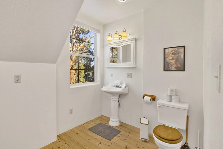 Large Alpine Retreat in Castle Glen Estates - Big Bear Lake, California
