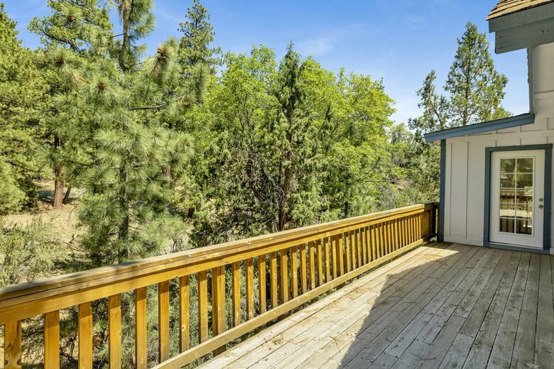 Large Alpine Retreat in Castle Glen Estates - Big Bear Lake, California
