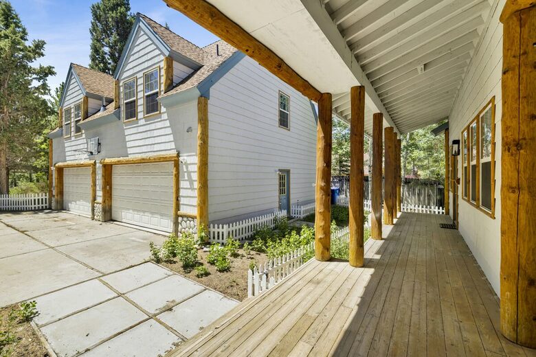 Large Alpine Retreat in Castle Glen Estates - Big Bear Lake, California