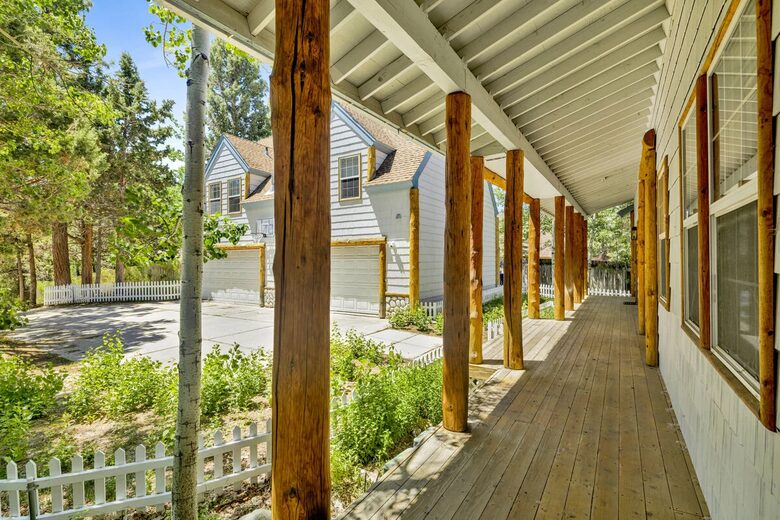 Large Alpine Retreat in Castle Glen Estates - Big Bear Lake, California