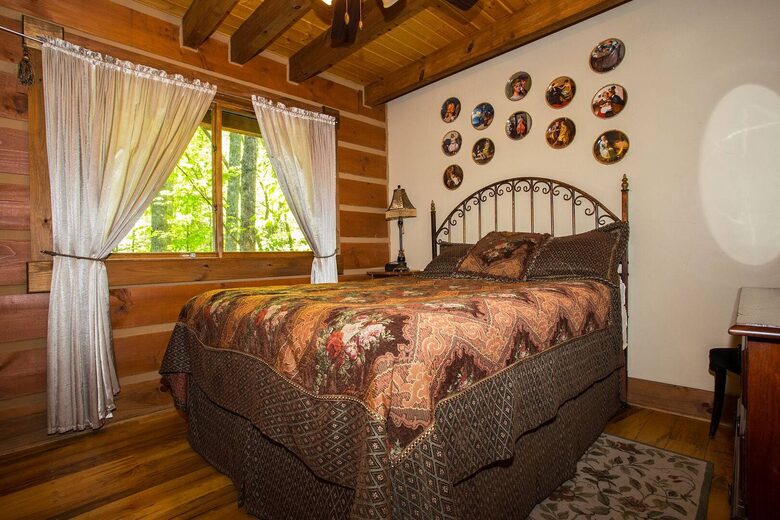 Guest bedroom on first floor with Queen bed