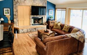 The Sunriver Lodge House at the Deschutes River - Sunriver, Oregon
