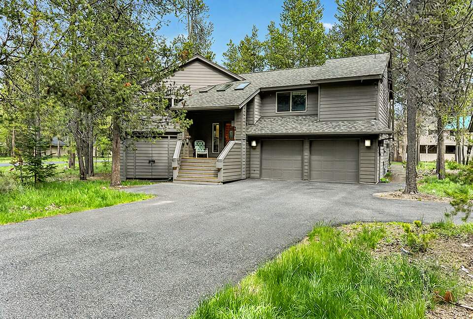 The Sunriver Lodge House at the Deschutes River - Sunriver, Oregon