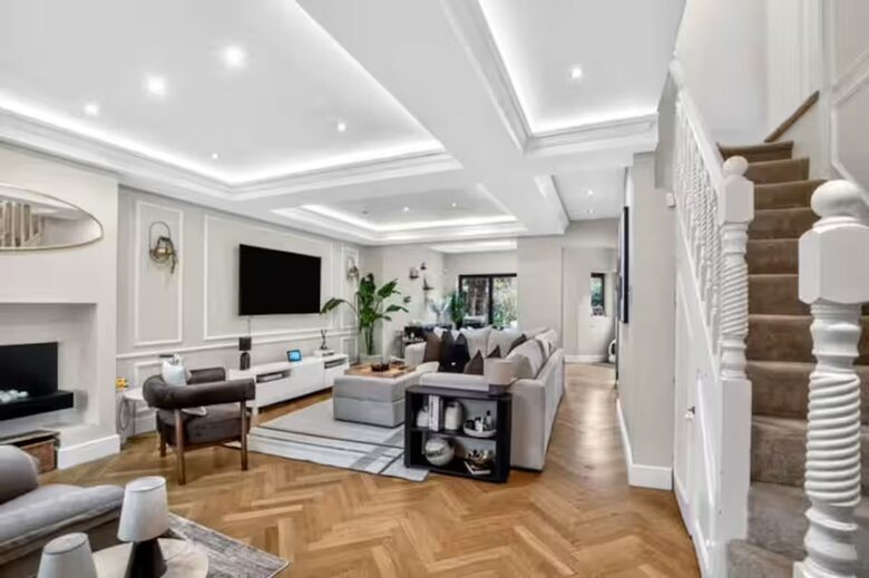 A Refined Home with Canal Access Near Wembley - Greenford, United Kingdom