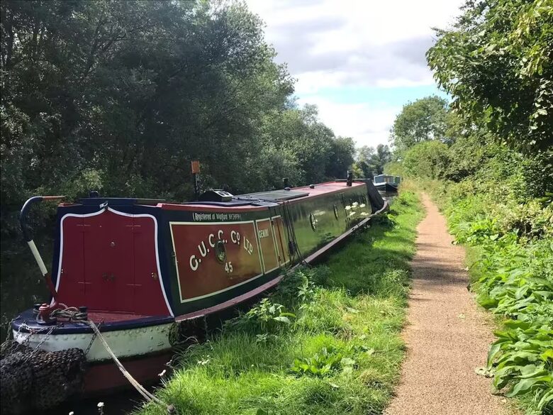 A Refined Home with Canal Access Near Wembley - Greenford, United Kingdom