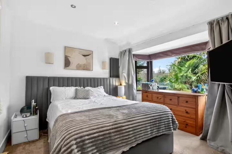 A Refined Home with Canal Access Near Wembley - Greenford, United Kingdom