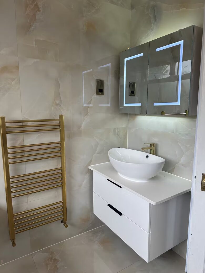 A Refined Home with Canal Access Near Wembley - Greenford, United Kingdom