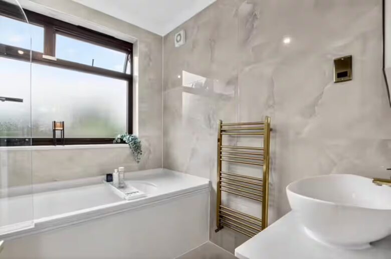 A Refined Home with Canal Access Near Wembley - Greenford, United Kingdom
