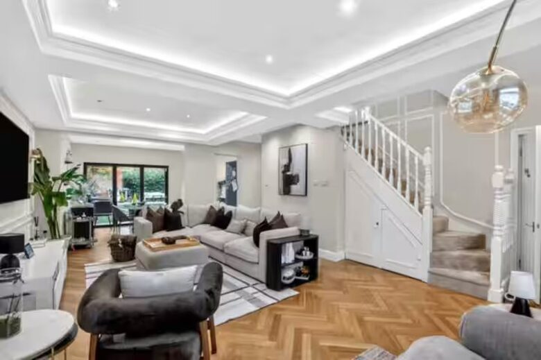 A Refined Home with Canal Access Near Wembley - Greenford, United Kingdom