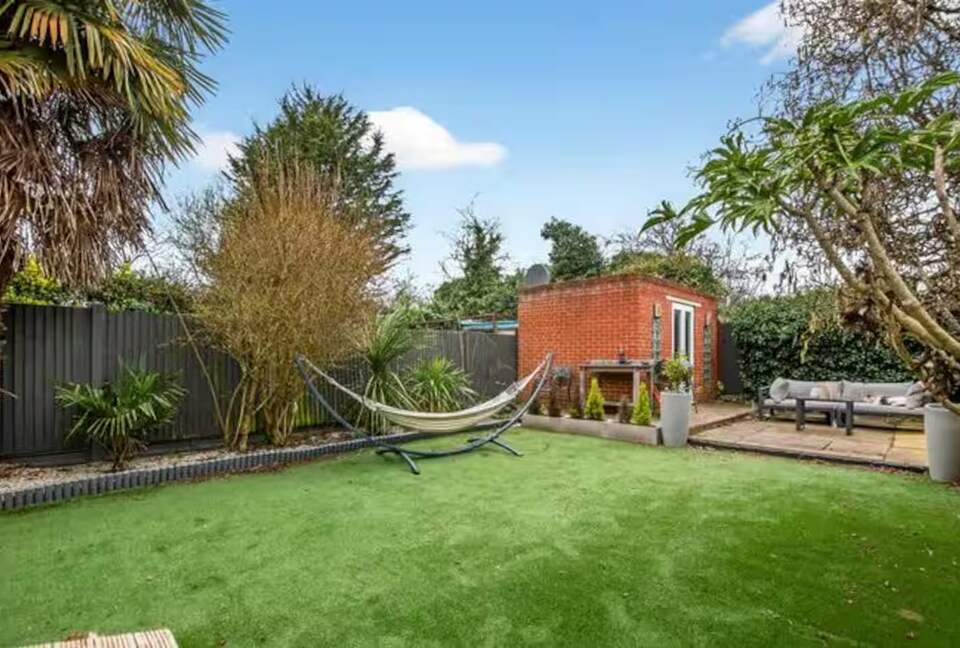 A Refined Home with Canal Access Near Wembley - Greenford, United Kingdom