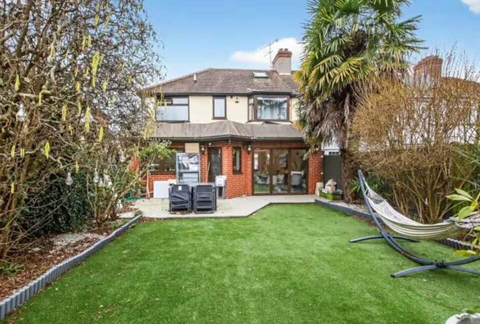A Refined Home with Canal Access Near Wembley - Greenford, United Kingdom