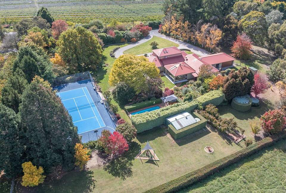 A Country House Above the Vines - Canobolas, Australia