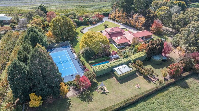 A Country House Above the Vines - Canobolas, Australia