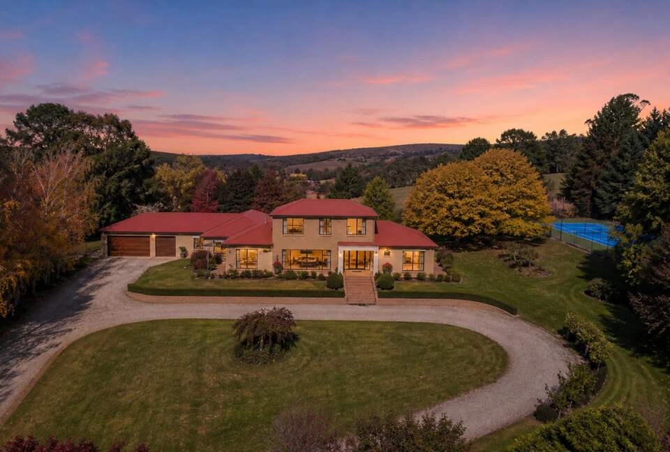 A Country House Above the Vines - Canobolas, Australia