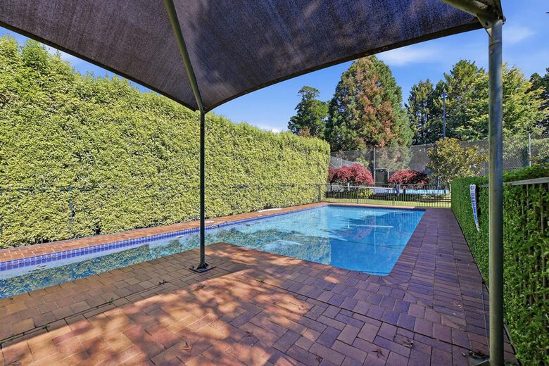 A Country House Above the Vines - Canobolas, Australia