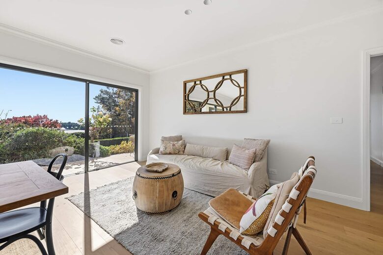 A Country House Above the Vines - Canobolas, Australia