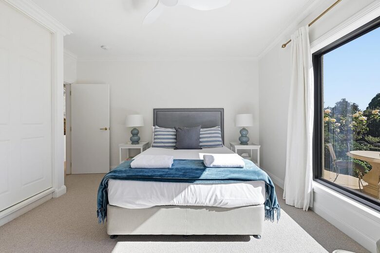 A Country House Above the Vines - Canobolas, Australia