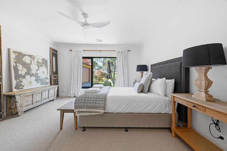 A Country House Above the Vines - Canobolas, Australia