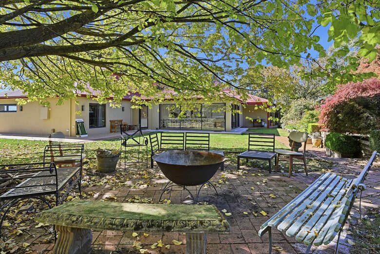 A Country House Above the Vines - Canobolas, Australia