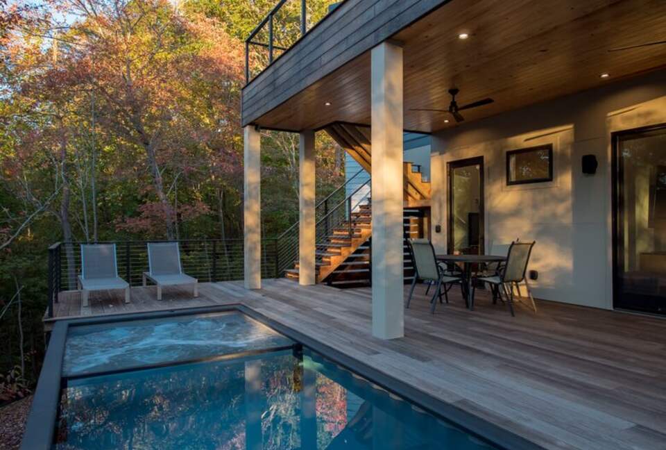 Pool, hot tub and ping pong table