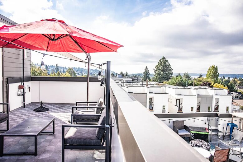 Modern West Seattle Townhome with Rooftop Views - Seattle, Washington