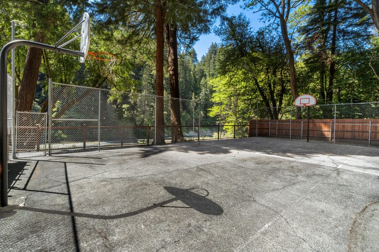 Private California Estate Along the Eel River - Redway, California