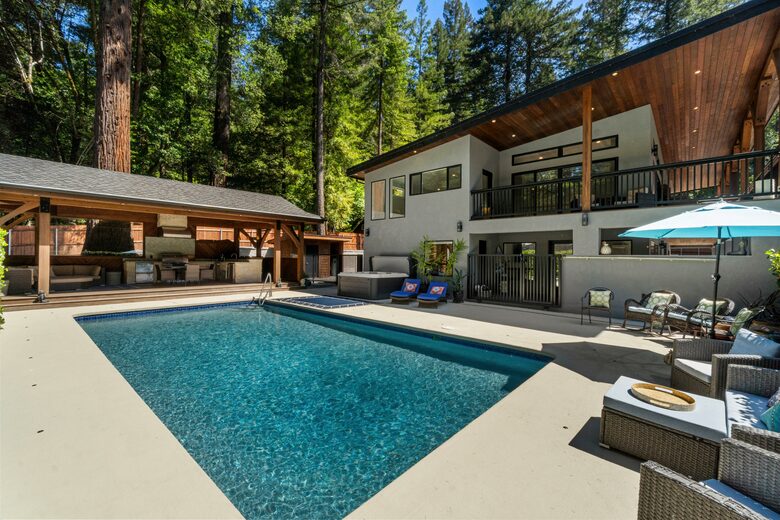 Private California Estate Along the Eel River - Redway, California