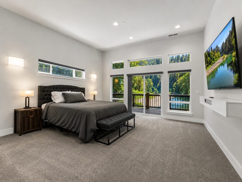 Private California Estate Along the Eel River - Redway, California
