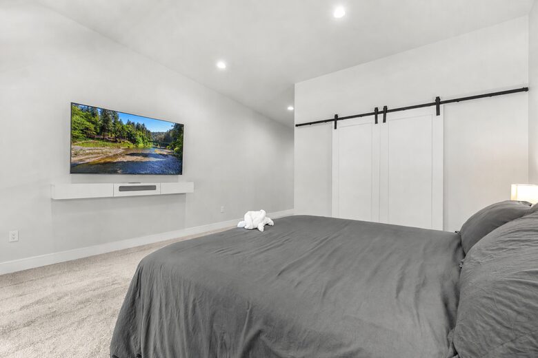 Private California Estate Along the Eel River - Redway, California