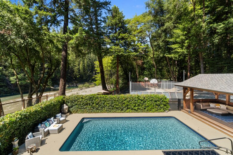 Private California Estate Along the Eel River - Redway, California