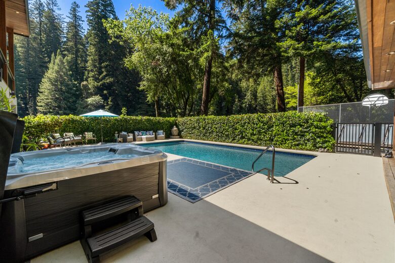 Private California Estate Along the Eel River - Redway, California