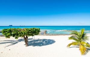 Grand Cayman Beachfront Stay with Ocean Views - George Town, Cayman Islands
