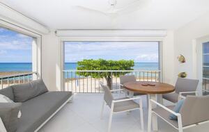 Grand Cayman Beachfront Stay with Ocean Views - George Town, Cayman Islands