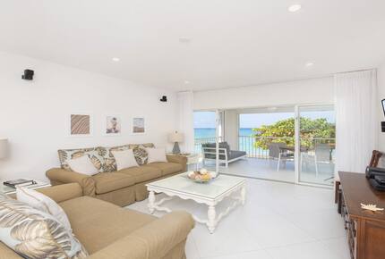 Grand Cayman Beachfront Stay with Ocean Views - George Town, Cayman Islands
