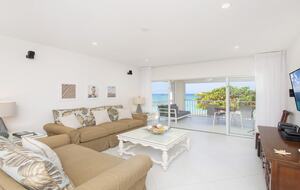 Grand Cayman Beachfront Stay with Ocean Views - George Town, Cayman Islands