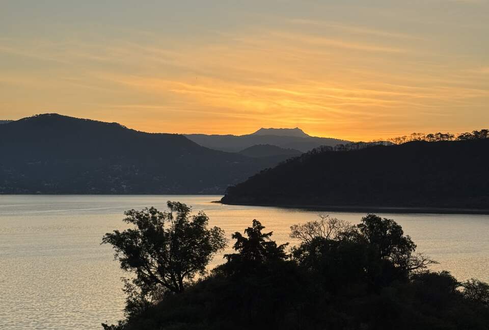 Lakefront Pool Estate in Valle de Bravo - Valle de Bravo, Mexico