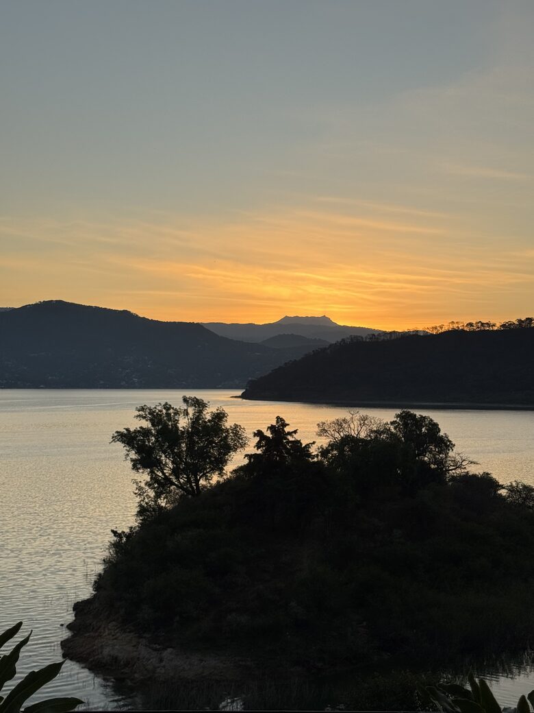 Lakefront Pool Estate in Valle de Bravo - Valle de Bravo, Mexico