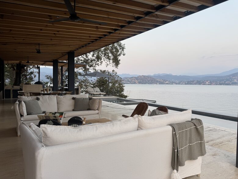 Lakefront Pool Estate in Valle de Bravo - Valle de Bravo, Mexico