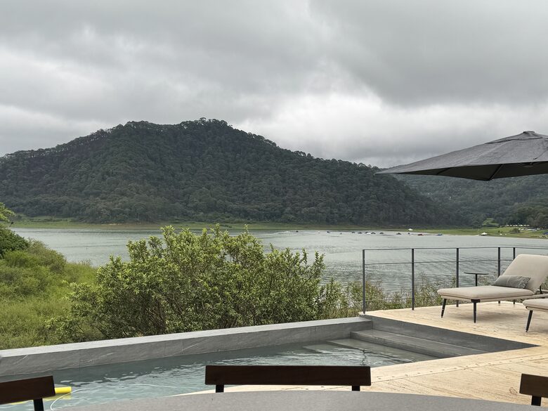 Lakefront Pool Estate in Valle de Bravo - Valle de Bravo, Mexico