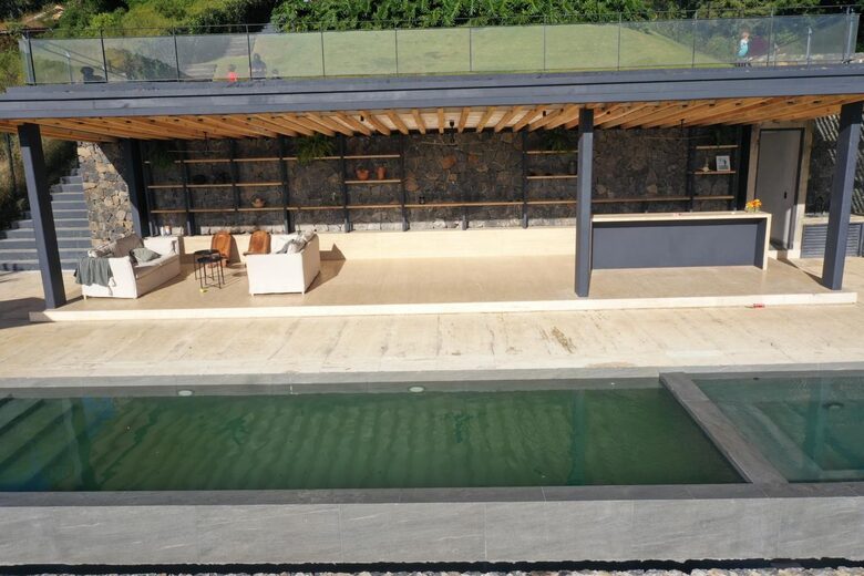 Lakefront Pool Estate in Valle de Bravo - Valle de Bravo, Mexico