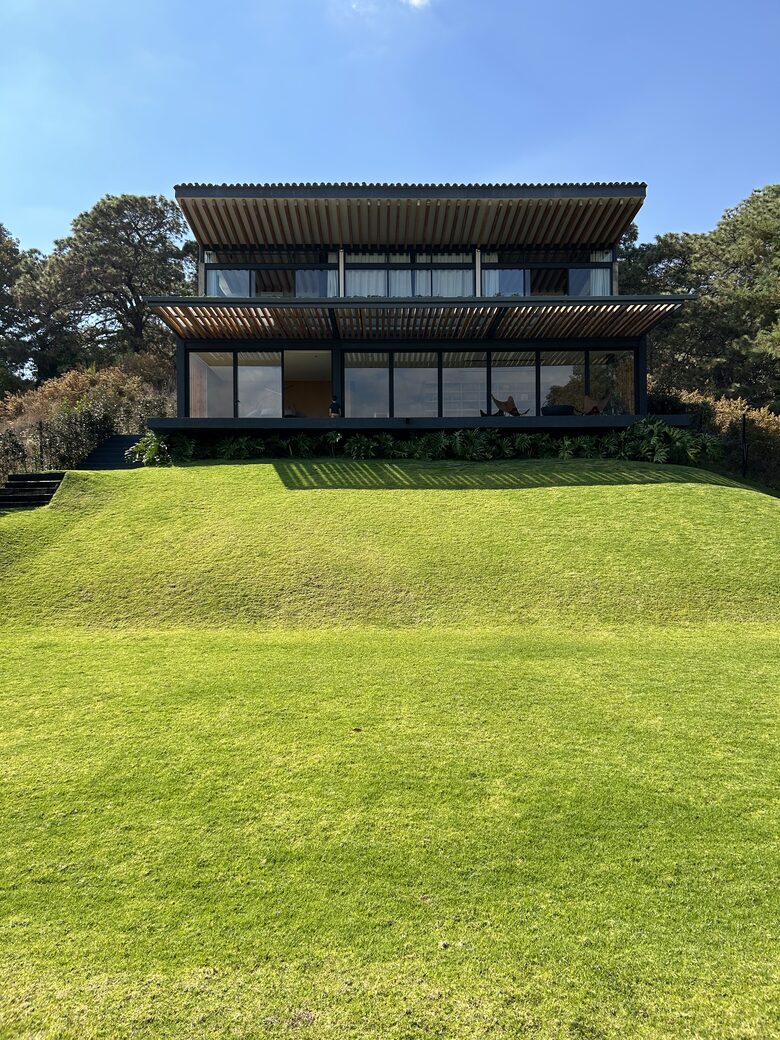 Lakefront Pool Estate in Valle de Bravo - Valle de Bravo, Mexico