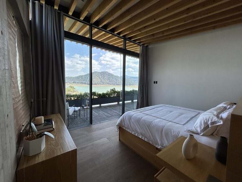 Lakefront Pool Estate in Valle de Bravo - Valle de Bravo, Mexico