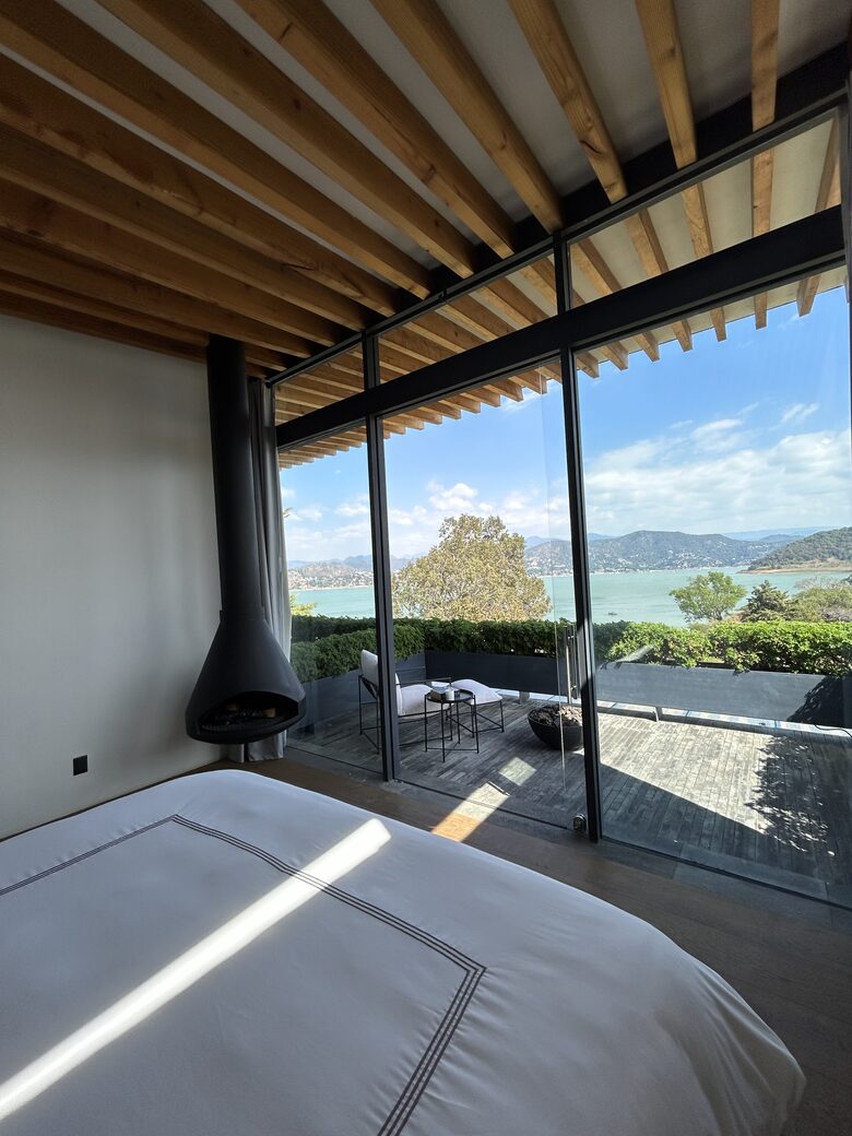 Lakefront Pool Estate in Valle de Bravo - Valle de Bravo, Mexico